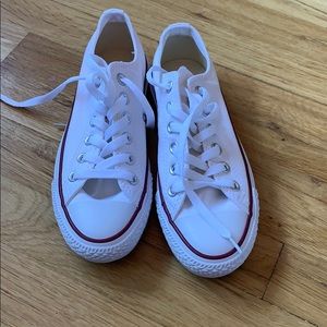 Never worn low top white converse 6.5